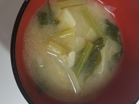 小松菜とたまねぎの味噌汁